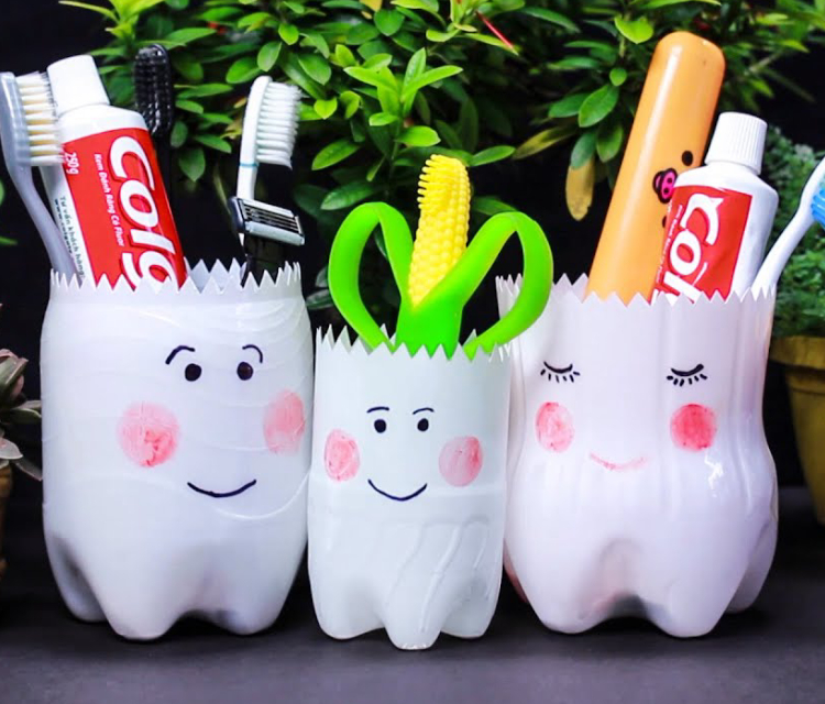 Cute Little Brush Holders Made By Plastic Bottles.