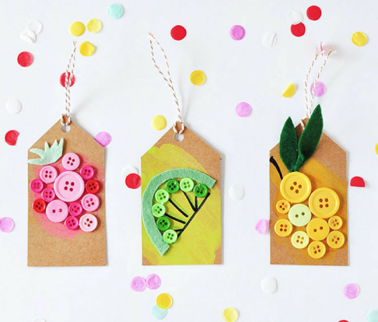 DIY hanging Crafts With Buttons.
